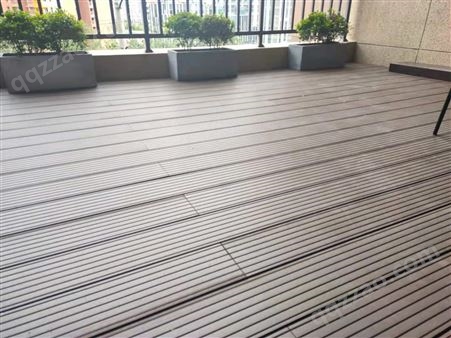 户外空心实心塑木地板生产应用施工阳台庭院休息平台