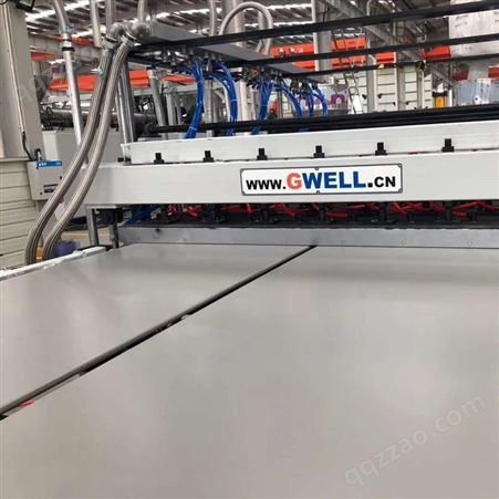 金韦尔机械新型建筑模板设备生产线 中空建筑模板设备