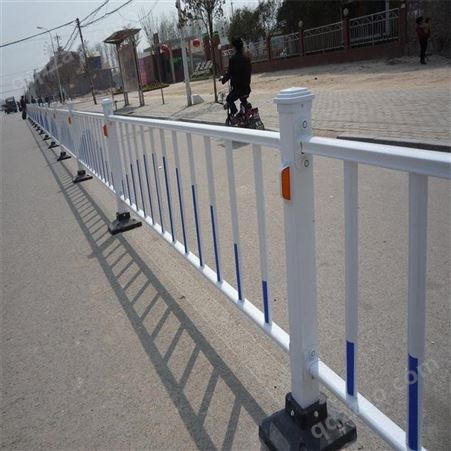 厂家批发道路护栏 市政交通围栏道路护栏 城市隔离锌钢道路护栏
